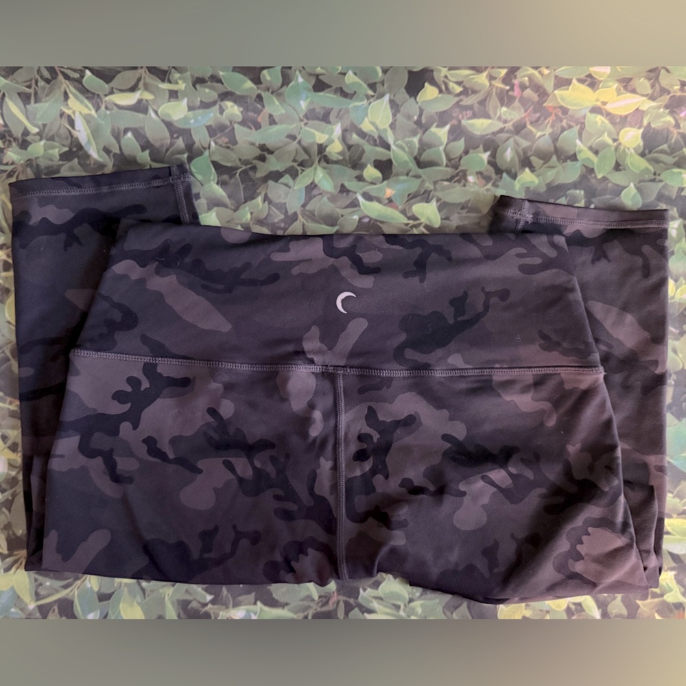 ZYIA Camouflage Capri Leggings